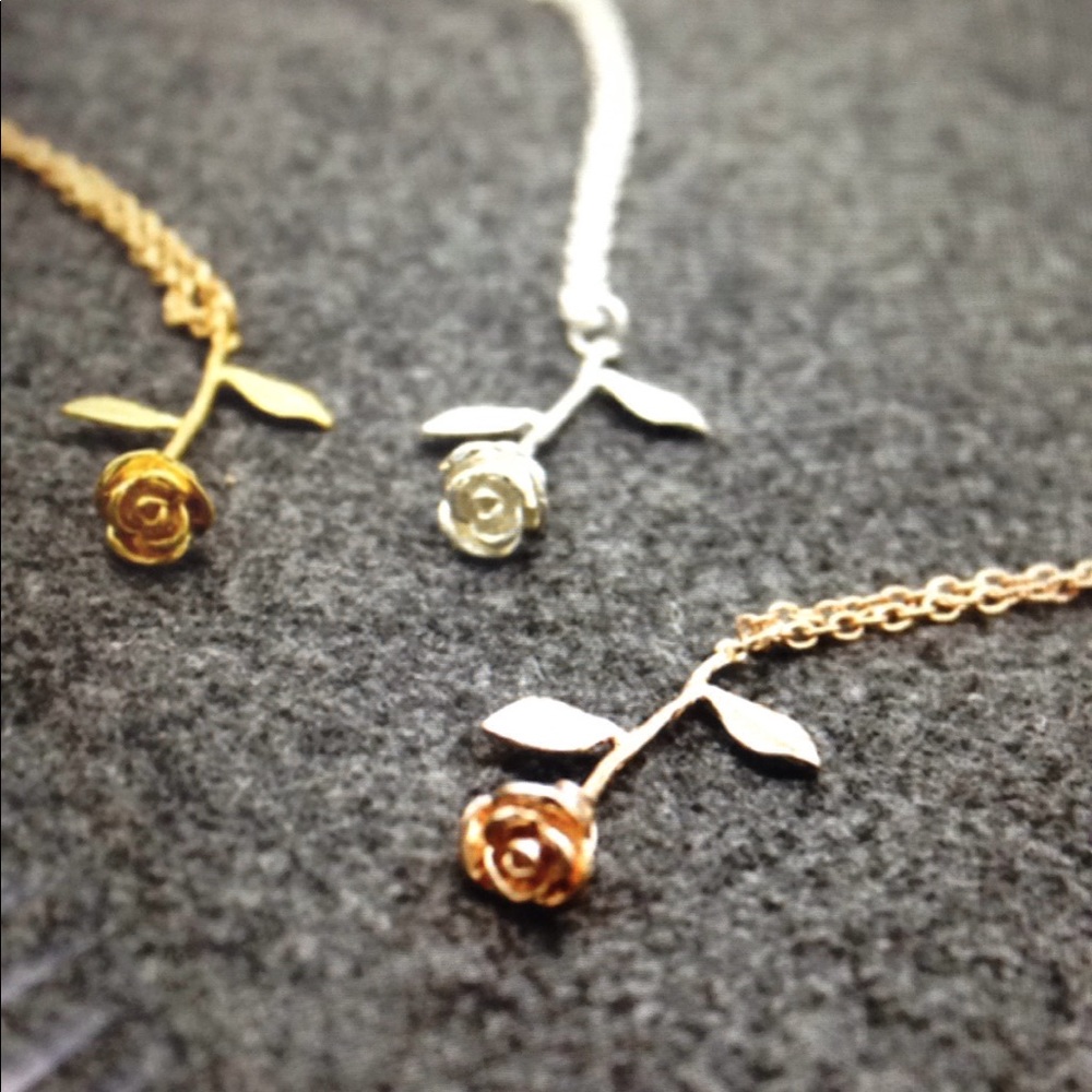 NWOT Rose🌹 Flower Pendant Necklace